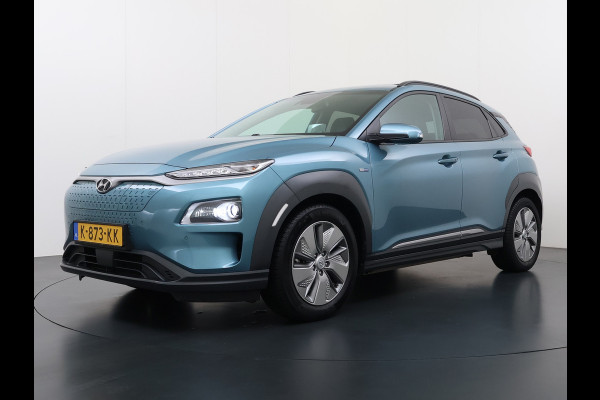 Hyundai Kona EV 64kWh SOH 100% Fase 3 Warmtepomp Leder Schuif-/kanteldak Head-Up Display Adap.Cruise Apple Carplay Android Auto Navi Ecc Came Keyless Stoelverwarming/Koeling Stuurverwarming Elek.Stoelen Blind Spot Monitoring Lane Assist DAB Led Origineel Nederlandse Auto Super compleet!
