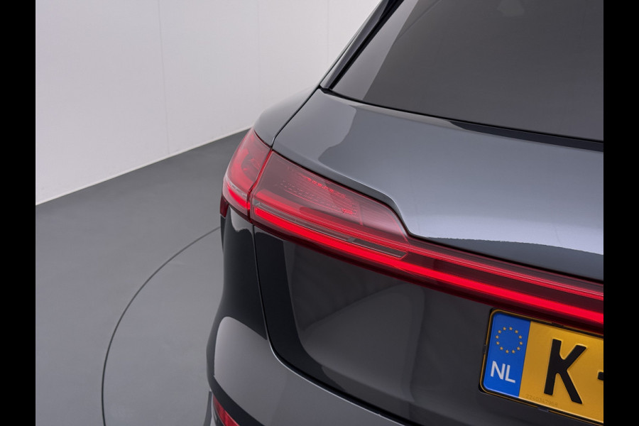 Audi e-tron 50 Quattro 71kWh SOH 90% Leder Camera Panoramadak Adap.Cruise Apple Carplay Android Auto Business Edition Plus Elek.Stoelen Memory Elek.Achterklep Stoelverwarming Led Lmv 21" Optiek-pakket zwart Origineel Nederlandse Auto