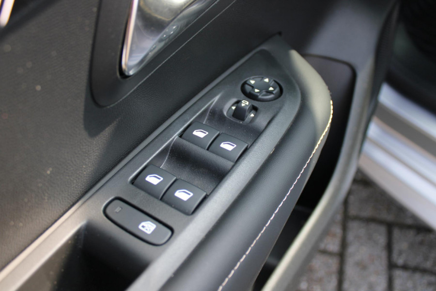 Peugeot 208 1.2 100PK ALLURE | CAMERA VOOR + ACHTER | KEYLESS ENTRY/START | DODEHOEK DETECTIE | NAVIGATIE | DRAADLOZE APPLE CARPLAY/ANDROID AUTO | PARKEERSENSOREN VOOR + ACHTER | ADAPTIVE CRUISE CONTROL | DAB+ RADIO | LED KOPLAMPEN |