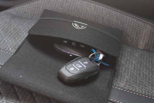 Peugeot 208 1.2 100PK ALLURE | CAMERA VOOR + ACHTER | KEYLESS ENTRY/START | DODEHOEK DETECTIE | NAVIGATIE | DRAADLOZE APPLE CARPLAY/ANDROID AUTO | PARKEERSENSOREN VOOR + ACHTER | ADAPTIVE CRUISE CONTROL | DAB+ RADIO | LED KOPLAMPEN |