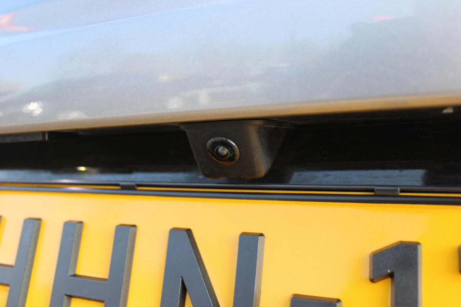 Peugeot 208 1.2 100PK ALLURE | CAMERA VOOR + ACHTER | KEYLESS ENTRY/START | DODEHOEK DETECTIE | NAVIGATIE | DRAADLOZE APPLE CARPLAY/ANDROID AUTO | PARKEERSENSOREN VOOR + ACHTER | ADAPTIVE CRUISE CONTROL | DAB+ RADIO | LED KOPLAMPEN |