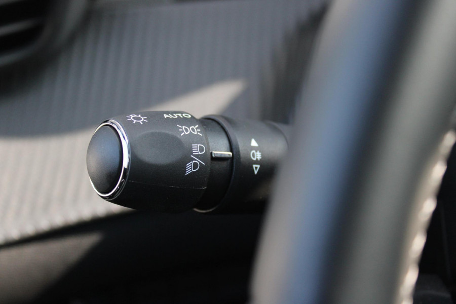 Peugeot 208 1.2 100PK ALLURE | CAMERA VOOR + ACHTER | KEYLESS ENTRY/START | DODEHOEK DETECTIE | NAVIGATIE | DRAADLOZE APPLE CARPLAY/ANDROID AUTO | PARKEERSENSOREN VOOR + ACHTER | ADAPTIVE CRUISE CONTROL | DAB+ RADIO | LED KOPLAMPEN |