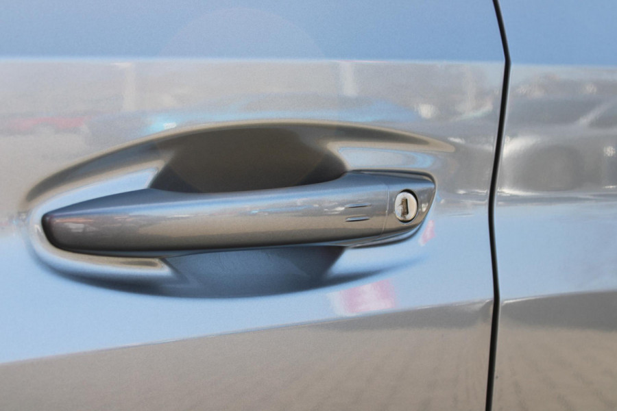 Peugeot 208 1.2 100PK ALLURE | CAMERA VOOR + ACHTER | KEYLESS ENTRY/START | DODEHOEK DETECTIE | NAVIGATIE | DRAADLOZE APPLE CARPLAY/ANDROID AUTO | PARKEERSENSOREN VOOR + ACHTER | ADAPTIVE CRUISE CONTROL | DAB+ RADIO | LED KOPLAMPEN |