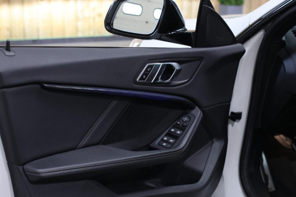 BMW 2 Serie Gran Coupé 218i M-Sport *Pano*Camera*Sportstoelen*Head-Up*Leder*