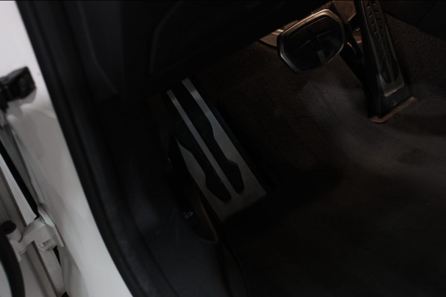 BMW 2 Serie Gran Coupé 218i M-Sport *Pano*Camera*Sportstoelen*Head-Up*Leder*