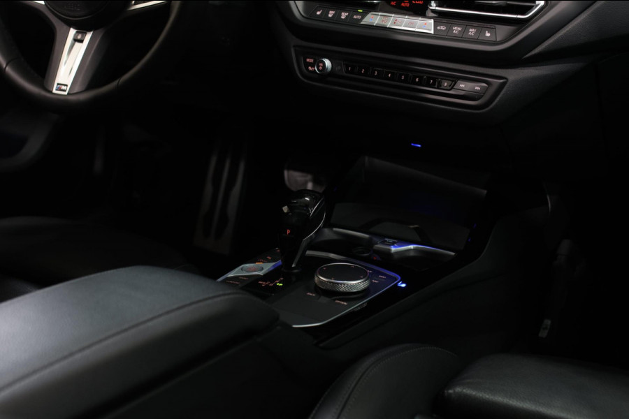 BMW 2 Serie Gran Coupé 218i M-Sport *Pano*Camera*Sportstoelen*Head-Up*Leder*
