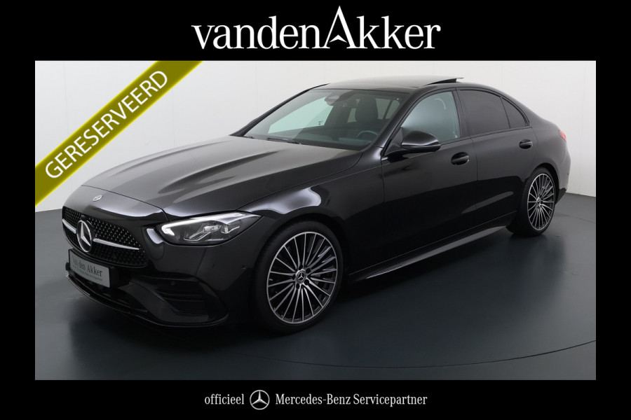 Mercedes-Benz C-Klasse 200 AMG // Panoramadak // Trekhaak // Carplay // Camera // Nightpakket // Alarm // 19 inch // Sfeerverlichting