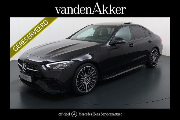 Mercedes-Benz C-Klasse 200 AMG // Panoramadak // Trekhaak // Carplay // Camera // Nightpakket // Alarm // 19 inch // Sfeerverlichting
