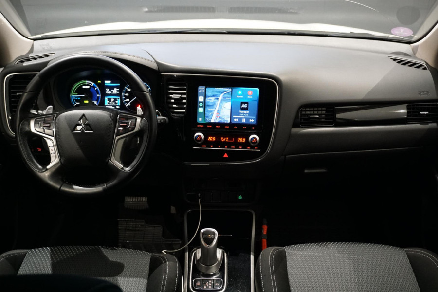 Mitsubishi Outlander 2.4 PHEV Pure + TREKHAAK / CARPLAY / CAMERA / STOELVERWARMING /