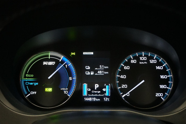 Mitsubishi Outlander 2.4 PHEV Pure + TREKHAAK / CARPLAY / CAMERA / STOELVERWARMING /