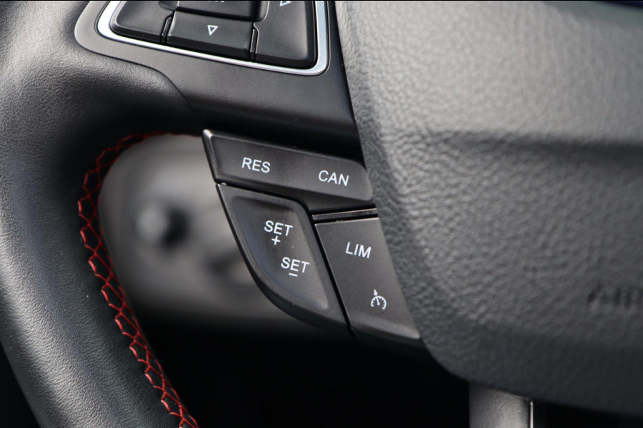 Ford Kuga 1.5 EcoBoost ST Line / PANODAK / KEYLESS / CAMERA / CARPLAY / STOEL+STUURVERW