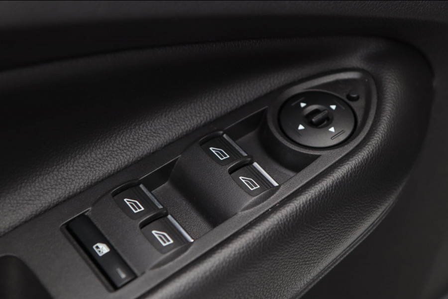 Ford Kuga 1.5 EcoBoost ST Line / PANODAK / KEYLESS / CAMERA / CARPLAY / STOEL+STUURVERW