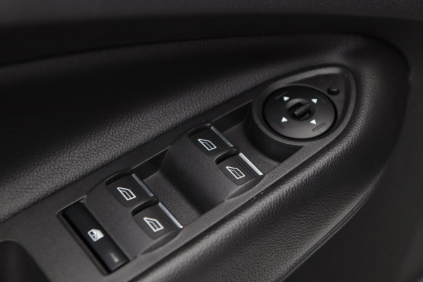 Ford Kuga 1.5 EcoBoost ST Line / PANODAK / KEYLESS / CAMERA / CARPLAY / STOEL+STUURVERW