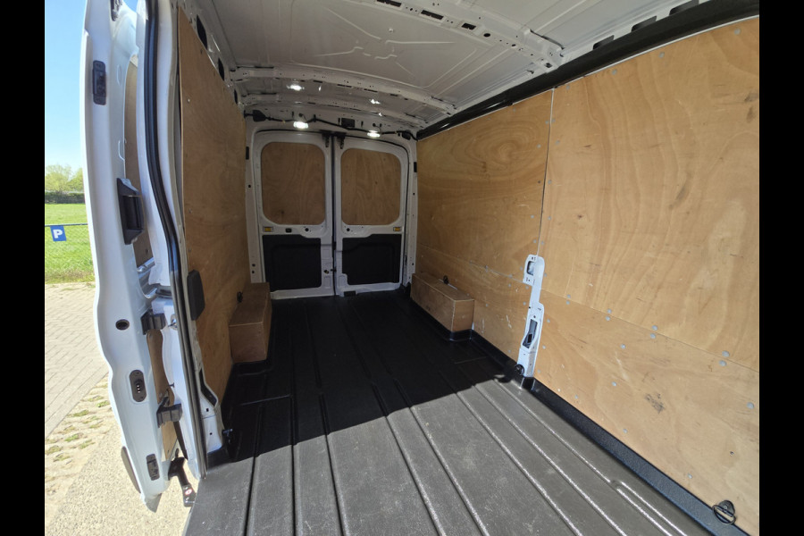 Ford Transit 350 2.0 TDCI L3H2 Trend - 130 Pk - Euro 6 - ParkeerCamera - Airco - Cruise Control