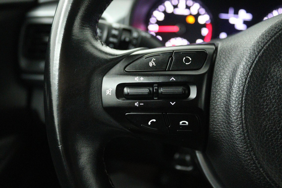 Kia Rio 1.0 TGDI DynamicLine (ACHTERUITRIJCAMERA, NAVIGATIE, CRUISE CONTROL,CARPLAY, PARKEERSENSOREN, 1e EIGENAAR,)