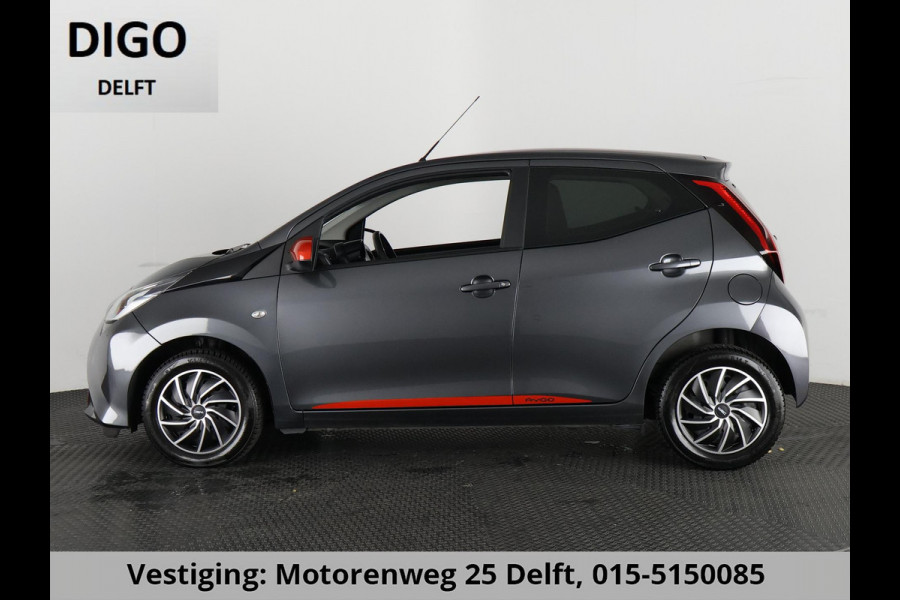 Toyota Aygo 1.0 VVT-i X-PLAY AUTOMAAT GARANTIE TOT 10-2031 BIJNA 2022. APPLE CARPLAY & ANDROID AUTO . ACHTERUITRIJ CAMERA .