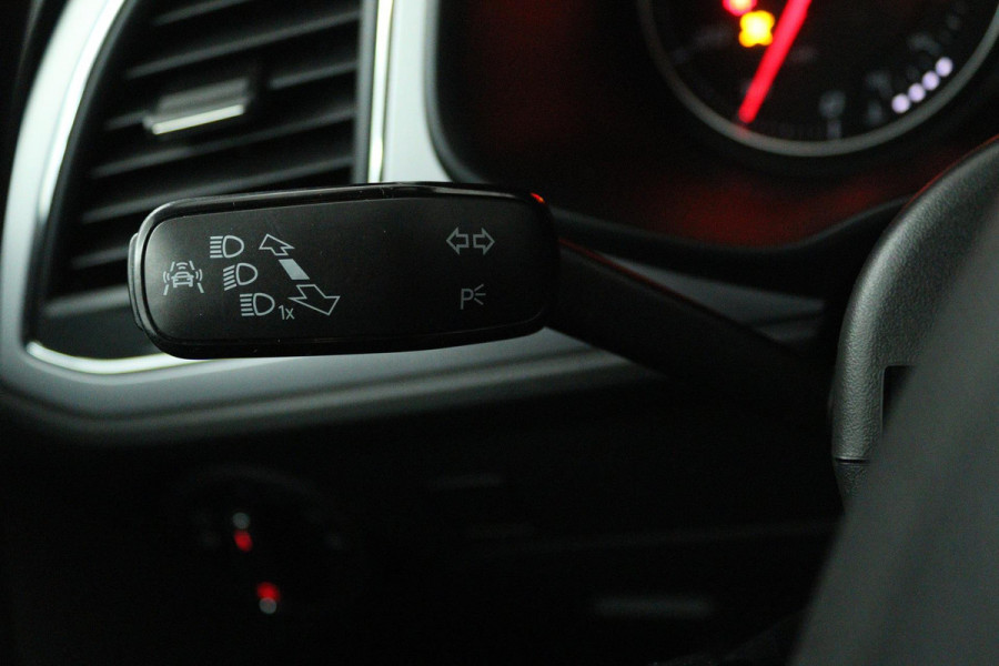 Seat ✅ Leon ST 1.0 EcoTSI Style Business Intense (PARKEERSENSOREN, NAVIGATIE, CARPLAY, CRUISE CONTROL)