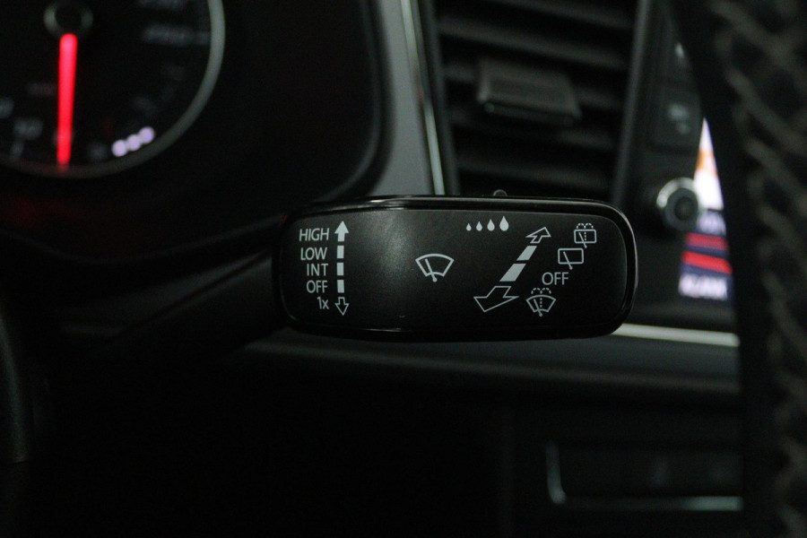 Seat ✅ Leon ST 1.0 EcoTSI Style Business Intense (PARKEERSENSOREN, NAVIGATIE, CARPLAY, CRUISE CONTROL)