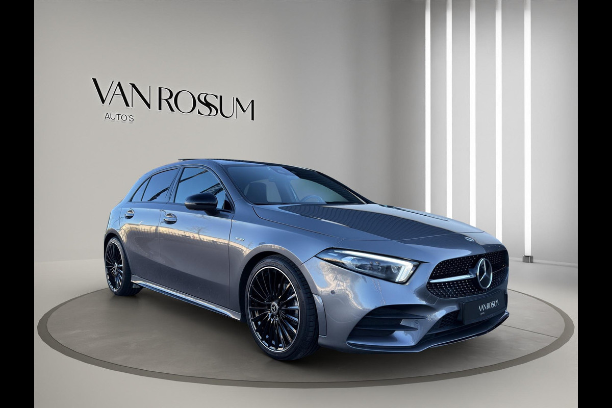 Mercedes-Benz A-Klasse 180 Business Solution AMG | 360 Camera | Head-up | Panoramadak | Navi | Sfeerverl | 19"| Trekh.Wegklap |