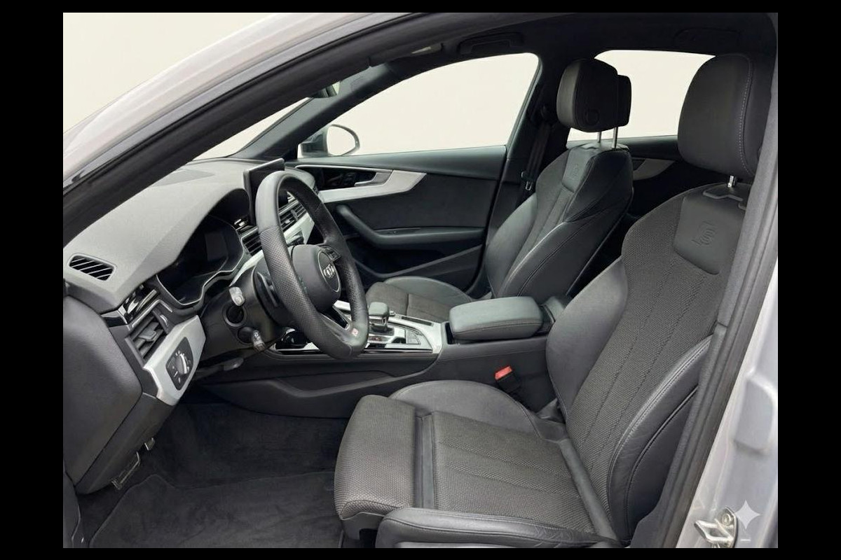 Audi A5 Sportback 35 TFSI S edition Competition 150pk | Navigatie | Adaptieve cruise controle | Parkeercamera | 19 inch Lichtmetalen velgen