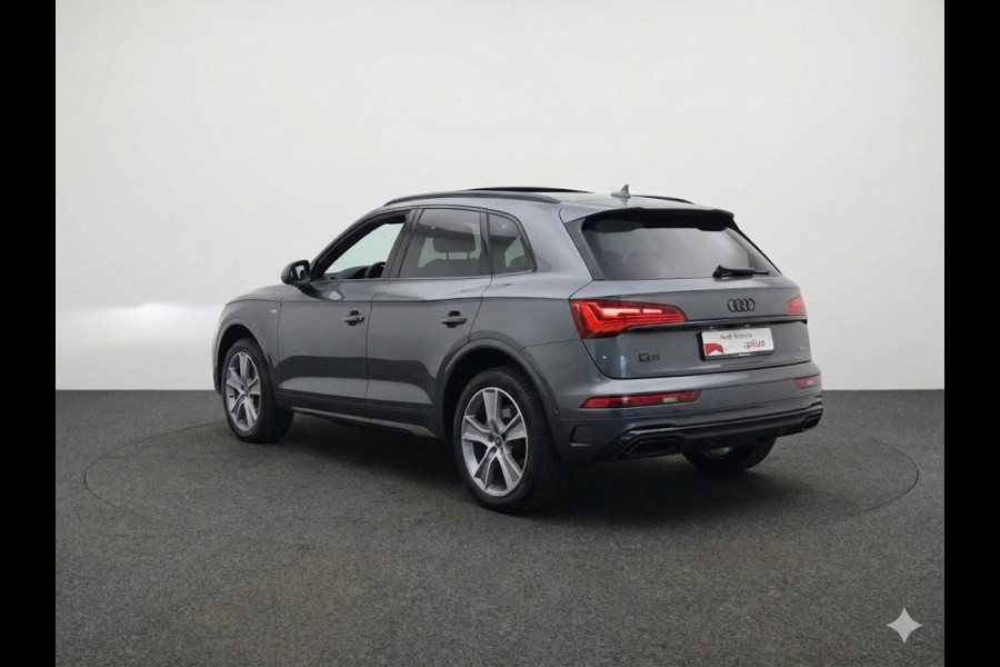 Audi Q5 50 TFSI e S-line Competition 299pk |  Panoramadak  | Wegklapbare trekhaak | B&O Audio | Parkeercamera | Adaptieve cruise contole | Verwarmbare voorstoelen
