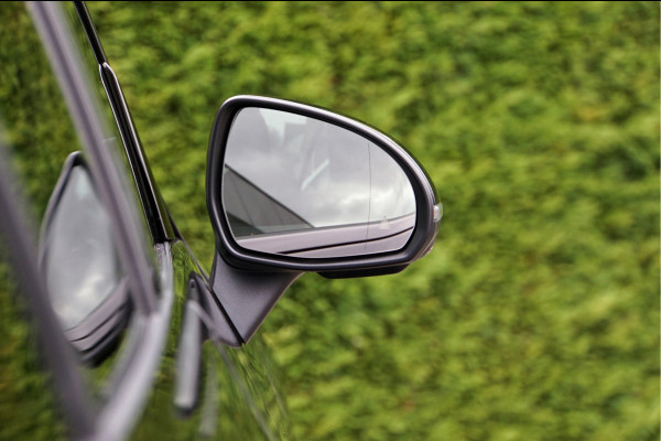 Mercedes-Benz GLC GLC 300 e 4MATIC AMG Line Night | Panorama Keyless Rijassistentie Leder