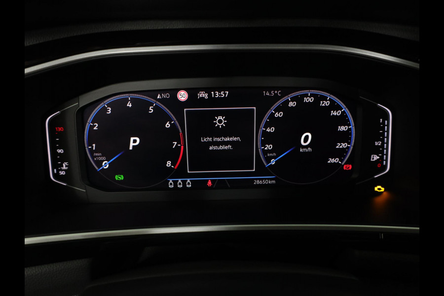 Volkswagen T-Roc 1.5 TSI R-Line 150 pk Automaat (DSG) | Verlengde garantie | Navigatie | Trekhaak (afneembaar) | Parkeersensoren (Park assist) | Achteruitrijcamera | R-Line |