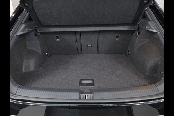 Volkswagen T-Roc 1.5 TSI R-Line 150 pk Automaat (DSG) | Verlengde garantie | Navigatie | Trekhaak (afneembaar) | Parkeersensoren (Park assist) | Achteruitrijcamera | R-Line |