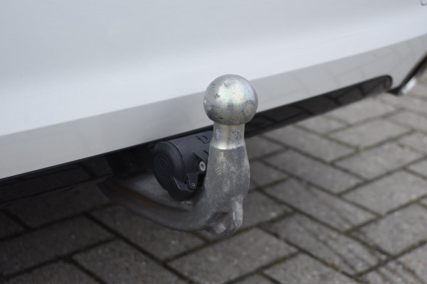 BMW 3 Serie Touring 318i High Executive Sport Line | TREKHAAK | APPLE CARPLAY | NAP | DEALER ONDERHOUDEN | ANDROID AUTO