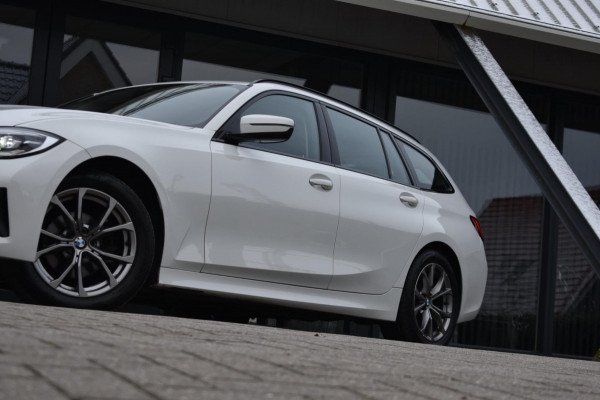 BMW 3 Serie Touring 318i High Executive Sport Line | TREKHAAK | APPLE CARPLAY | NAP | DEALER ONDERHOUDEN | ANDROID AUTO