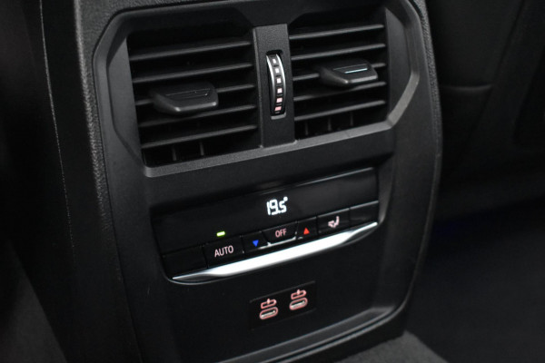 BMW 3 Serie Touring 318i High Executive Sport Line | TREKHAAK | APPLE CARPLAY | NAP | DEALER ONDERHOUDEN | ANDROID AUTO