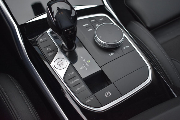 BMW 3 Serie Touring 318i High Executive Sport Line | TREKHAAK | APPLE CARPLAY | NAP | DEALER ONDERHOUDEN | ANDROID AUTO