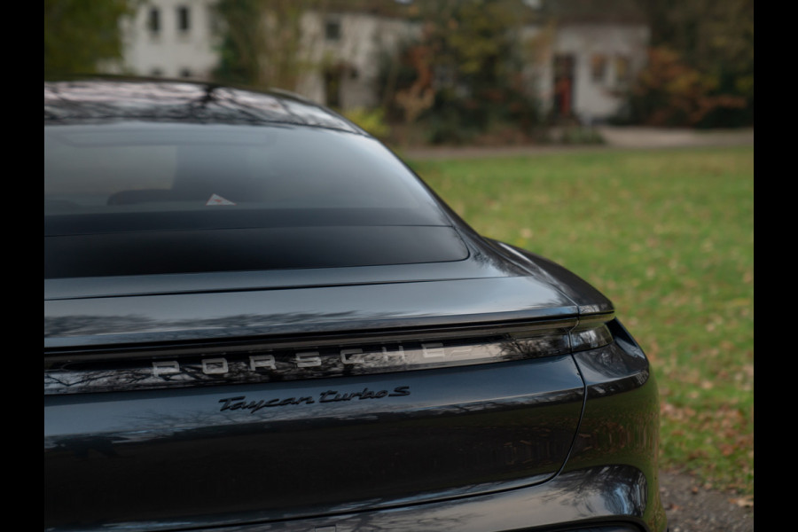 Porsche Taycan Turbo S 93 kWh | SportDesign Carbon | Burmester | Keramisch | PDCC Sport | Porsche Approved 12-2026