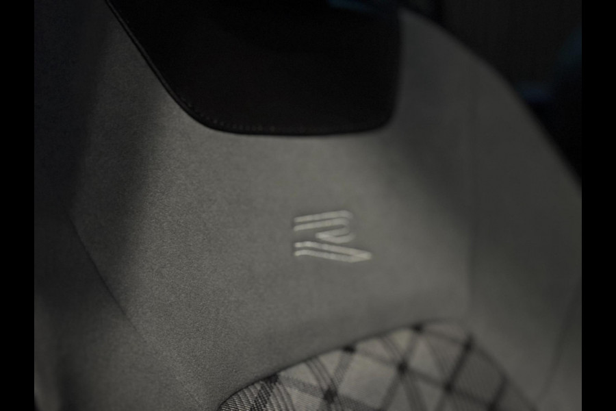 Volkswagen T-Roc 1.5 TSI 3X R-LINE | PANO | VIRTUAL | IQ LED | TREKHAAK | DSG