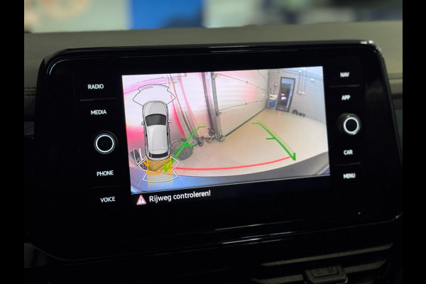 Volkswagen T-Roc 1.5 TSI 3X R-LINE | PANO | VIRTUAL | IQ LED | TREKHAAK | DSG