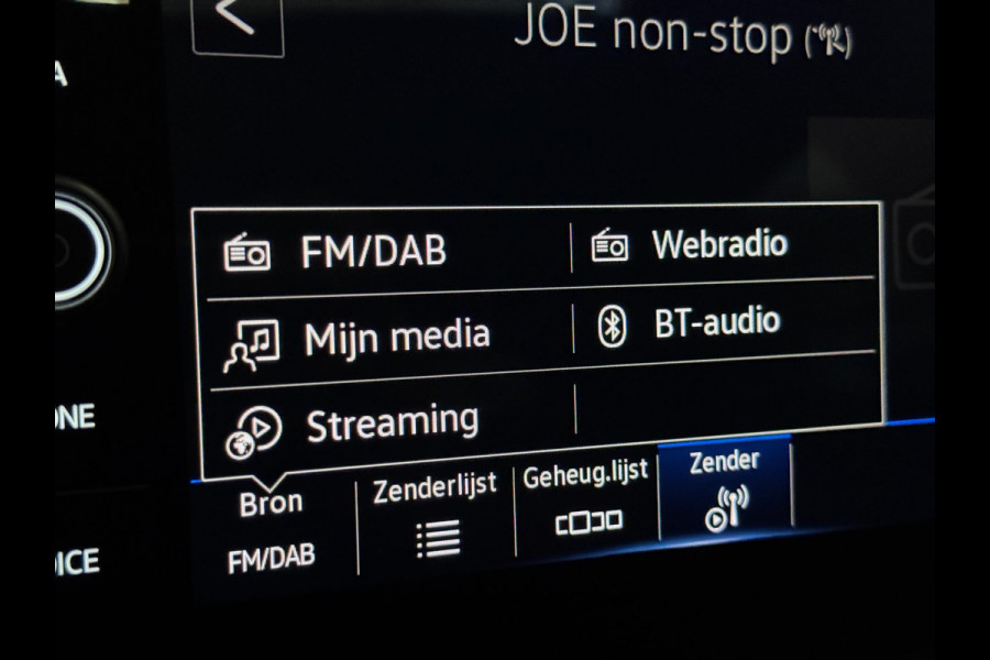 Volkswagen T-Roc 1.5 TSI 3X R-LINE | PANO | VIRTUAL | IQ LED | TREKHAAK | DSG