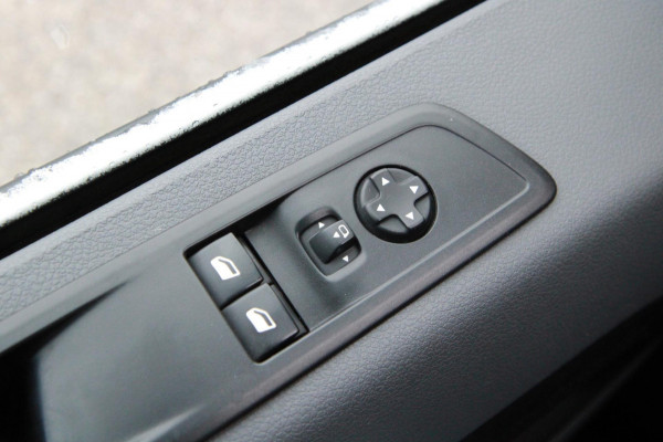 Opel Vivaro 2.0 CDTI L3H1 Edition / Automaat / Camera / 3 zits / Trekhaak