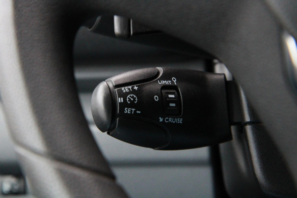 Opel Vivaro 2.0 CDTI L3H1 Edition / Automaat / Camera / 3 zits / Trekhaak