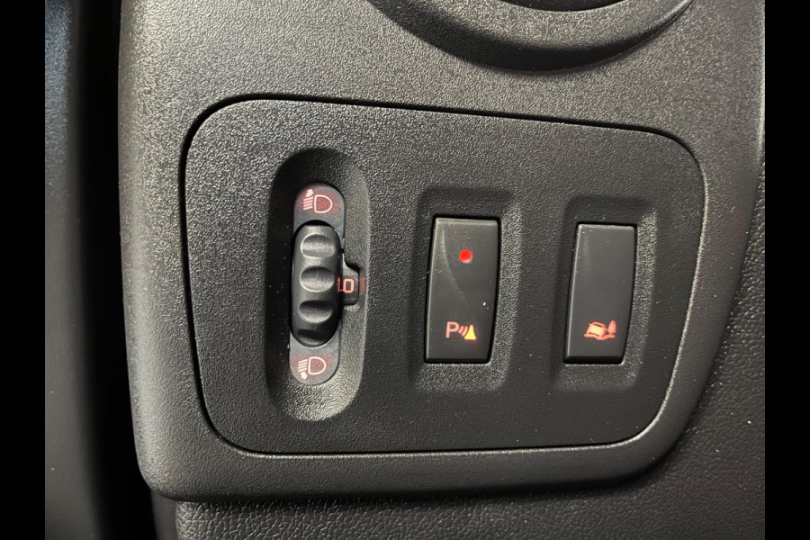 Renault Master T35 2.3 dCi 170PK euro6 L3H2 3Persoons Airco, Navigatie, Omvormer V230, Luchtvering, Trekhaak, RIJKLAARPRIJS!