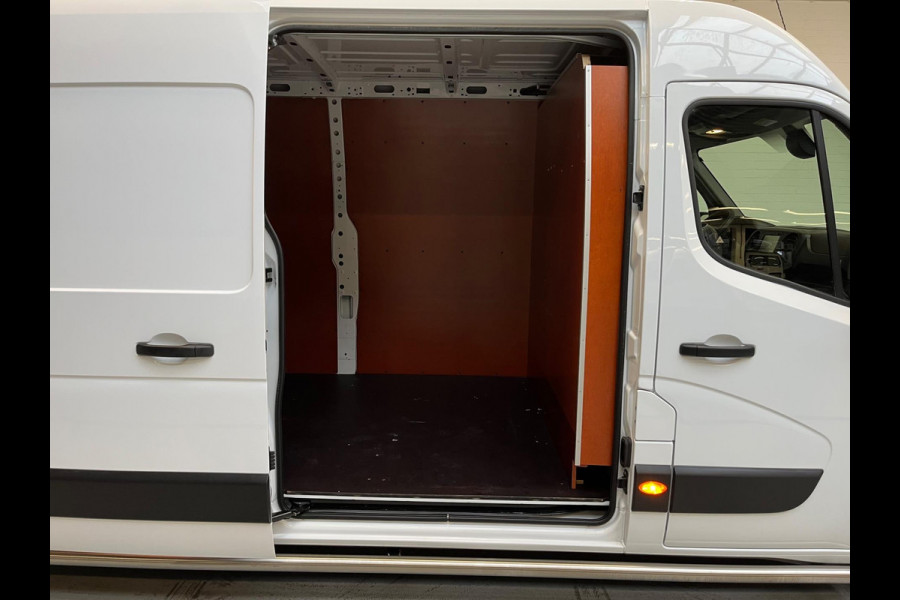 Renault Master T35 2.3 dCi 170PK euro6 L3H2 3Persoons Airco, Navigatie, Omvormer V230, Luchtvering, Trekhaak, RIJKLAARPRIJS!