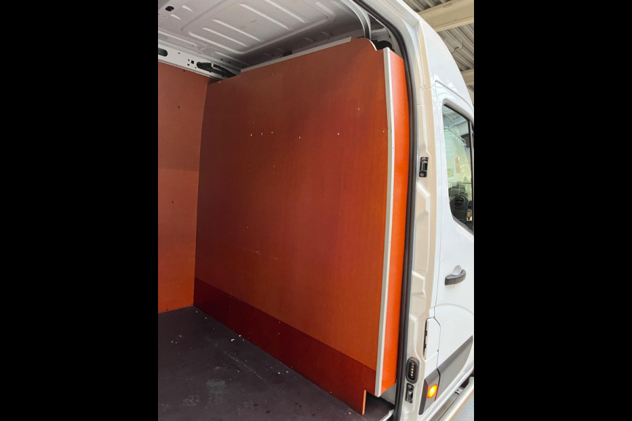 Renault Master T35 2.3 dCi 170PK euro6 L3H2 3Persoons Airco, Navigatie, Omvormer V230, Luchtvering, Trekhaak, RIJKLAARPRIJS!