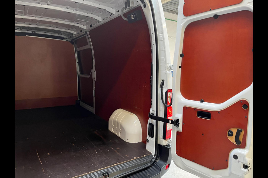Renault Master T35 2.3 dCi 170PK euro6 L3H2 3Persoons Airco, Navigatie, Omvormer V230, Luchtvering, Trekhaak, RIJKLAARPRIJS!