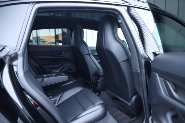Porsche Taycan Cross Turismo 4 93 kWh | 476PK | Luchtvering (PASM) | Keyless-go | Sport-chrono | Bose | Hefsysteem vooras | Stuurwielverw. | 2022.