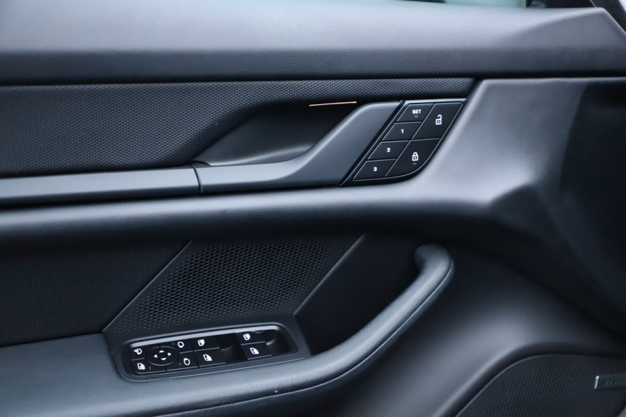 Porsche Taycan Cross Turismo 4 93 kWh | 476PK | Luchtvering (PASM) | Keyless-go | Sport-chrono | Bose | Hefsysteem vooras | Stuurwielverw. | 2022.