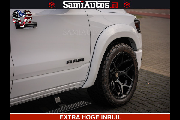 Dodge Ram 1500 Limited Night | 5.7 V8 Hemi Full Option | Comfortabele Dubbele Cabine met Royale 5 Zitplaatsen | De Meest Luxe en Volle Pick-Up in zijn Klasse | BPM vrij | Nu Leverbaar uit Voorraad | Voorraad Nr v45lpr