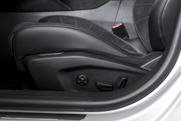 DS DS 4 E-Tense 225 PK Performance Line+ Orig. NL | Dig. Cockpit | Adapt. Cruise | Stoel-+Stuurverw. | Elek. stoelen | 360 Camera | NAV + App. Connect | ECC | Elek. Klep | Afn. Trekhaak | LM 20" |