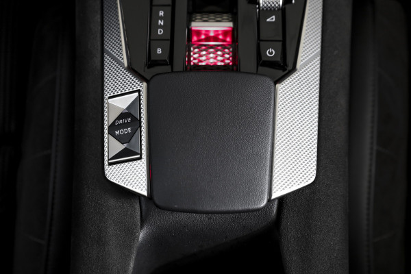 DS DS 4 E-Tense 225 PK Performance Line+ Orig. NL | Dig. Cockpit | Adapt. Cruise | Stoel-+Stuurverw. | Elek. stoelen | 360 Camera | NAV + App. Connect | ECC | Elek. Klep | Afn. Trekhaak | LM 20" |