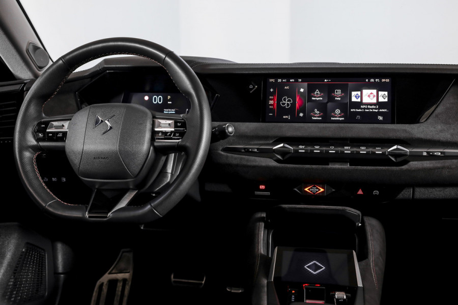 DS DS 4 E-Tense 225 PK Performance Line+ Orig. NL | Dig. Cockpit | Adapt. Cruise | Stoel-+Stuurverw. | Elek. stoelen | 360 Camera | NAV + App. Connect | ECC | Elek. Klep | Afn. Trekhaak | LM 20" |