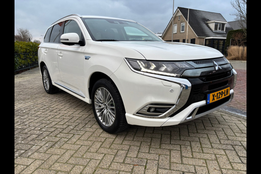 Mitsubishi Outlander 2.4 PHEV Intense+ Camera/Navigatie/Stuur+stoelverwarming