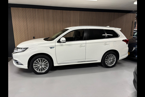 Mitsubishi Outlander 2.4 PHEV Intense+ Camera/Navigatie/Stuur+stoelverwarming